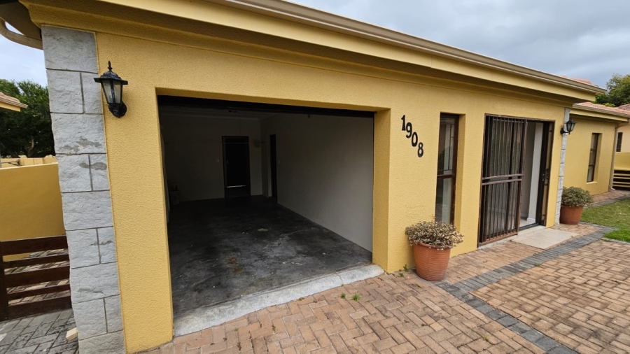 3 Bedroom Property for Sale in Sandbaai Western Cape